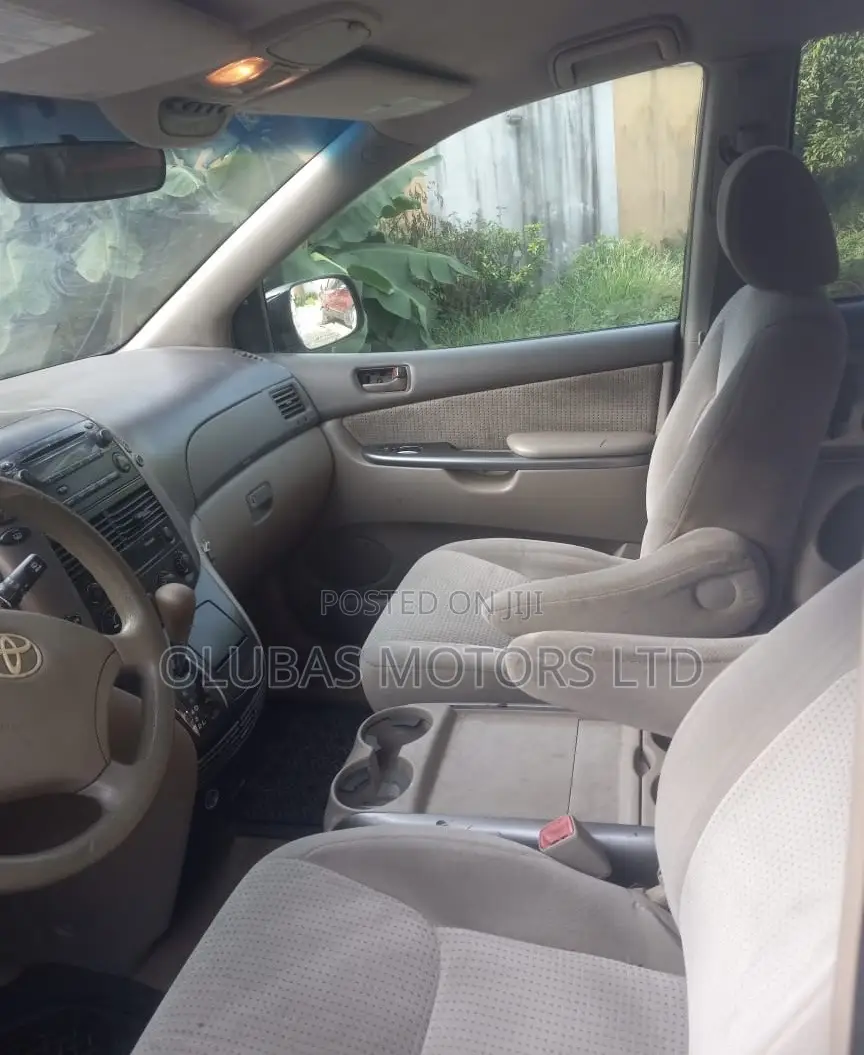 Toyota Sienna LE 2008 White