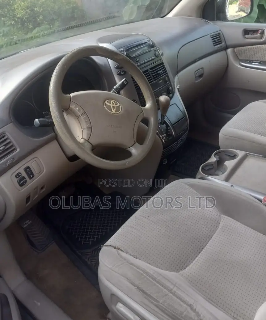 Toyota Sienna LE 2008 White