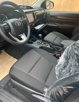 New Toyota Hilux 2025 Black