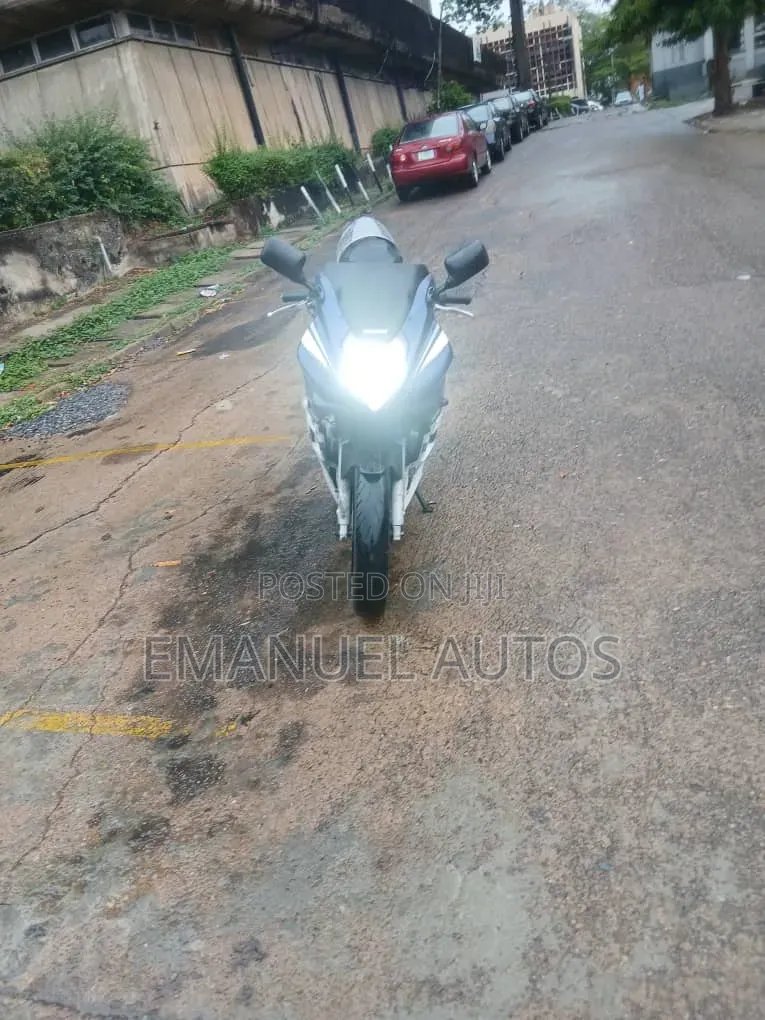 Suzuki GS 2013 Blue