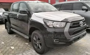 New Toyota Hilux 2025 Black