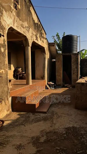15bdrm Bungalow in Moniya, Akinyele for sale