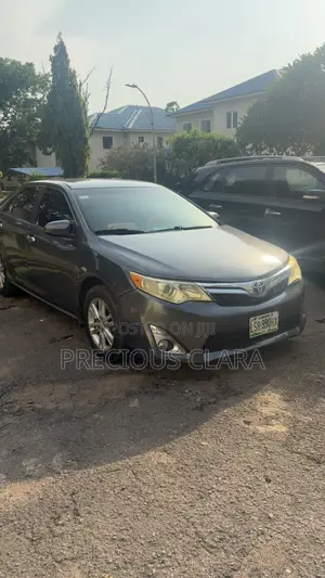 Toyota Camry LE 4dr Sedan (2.5L 4cyl 6A) 2013 Gray