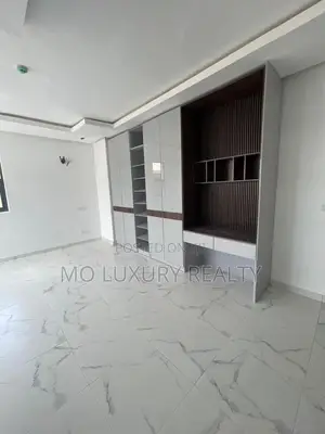 3bdrm Apartment in Lekki Phase 1 for rent