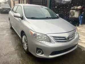 Toyota Corolla LE 4dr Sedan (1.8L 4cyl 4A) 2013 Silver