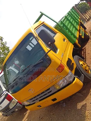 Toyota Alphard 2004 Yellow