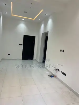 2bdrm Apartment in Lekki Phase 1 for rent