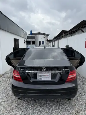 Mercedes-Benz C300 2012 Black