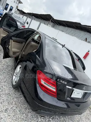Mercedes-Benz C300 2012 Black