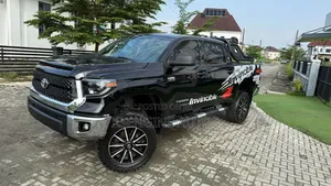 Toyota Tundra 2015 Black