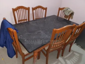 Dinning Table With 6 Sets Of Chairs