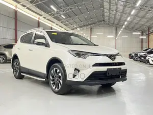 Toyota RAV4 Adventure 4dr SUV AWD (2.5L 4cyl 6A) 2018 White
