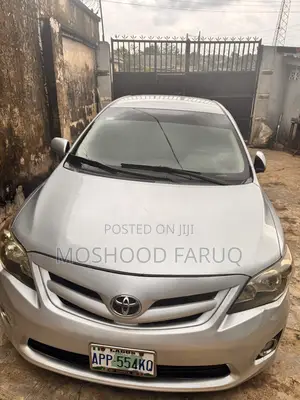 Toyota Corolla LE 4dr Sedan (1.8L 4cyl 4A) 2011 Silver