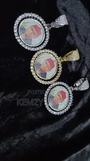 Two Sided Spinner Photo Locket With Free Twisted Chain