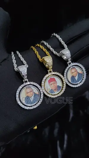 Two Sided Spinner Photo Locket With Free Twisted Chain