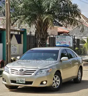 Toyota Camry 2009 Gold