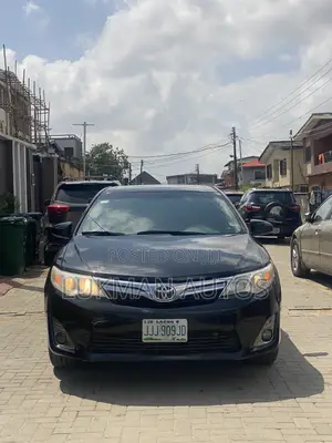 Toyota Camry XLE 4dr Sedan (2.5L 4cyl 6A) 2013 Black