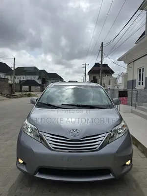 Toyota Sienna 2013 Silver