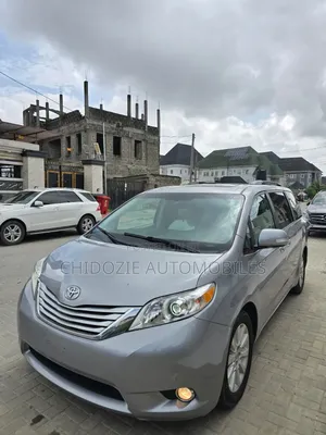 Toyota Sienna 2013 Silver