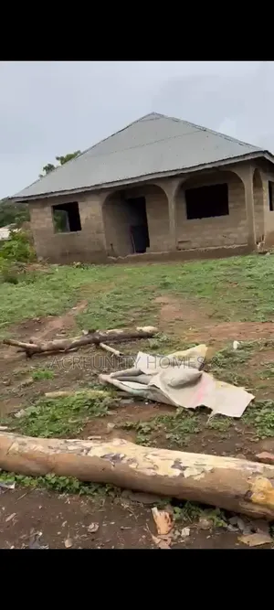 7bdrm House in Oja Agbe, Iseyin for sale