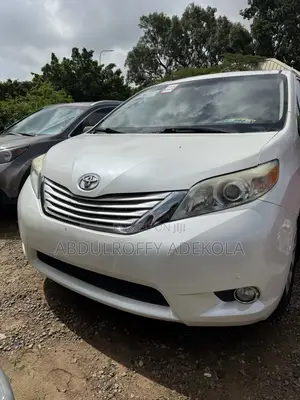 Toyota Sienna Limited 7-Passenger 4dr Minivan (3.5L 6cyl 6A) 2014 White