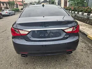 Hyundai Sonata Limited 2.0T Sedan (2.0L 4cyl 6A) 2013 Blue