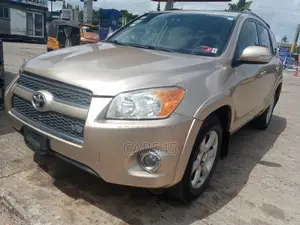 Toyota RAV4 2009 Gold