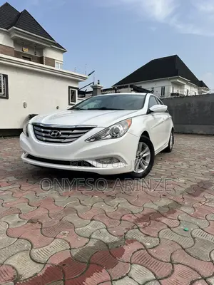 Hyundai Sonata Limited 2.0T Sedan (2.0L 4cyl 6A) 2012 White