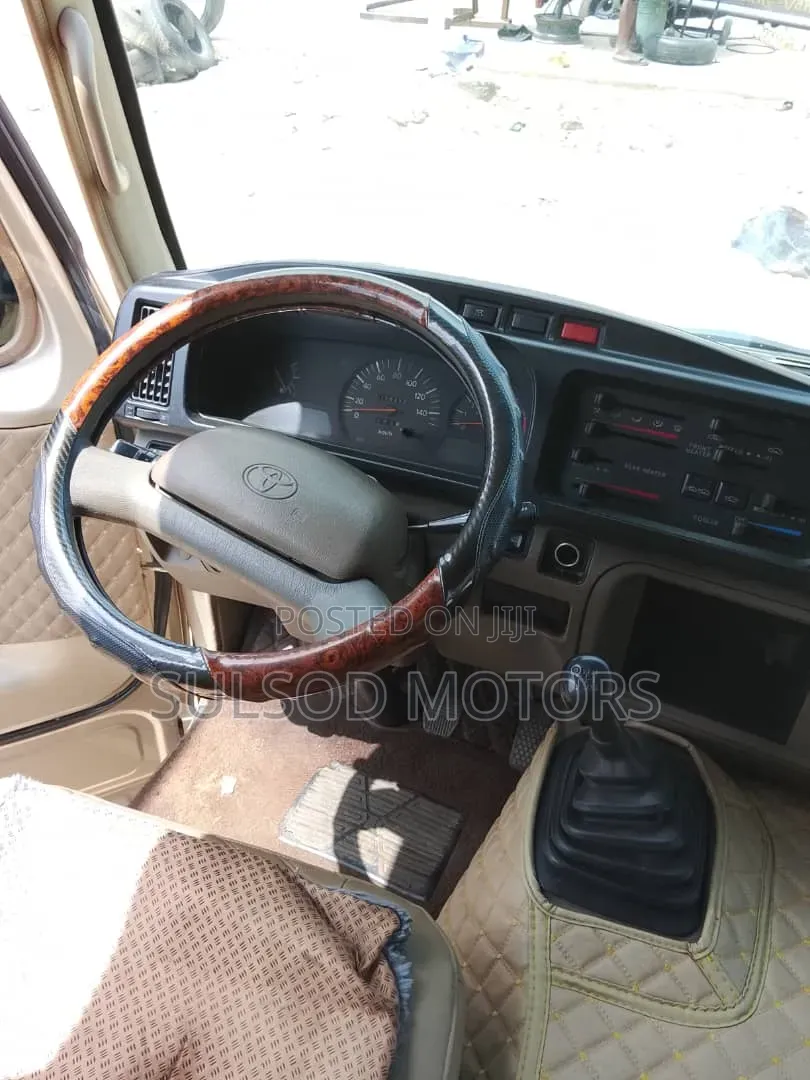 Toyota Coaster 2008 Gold