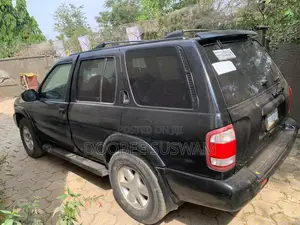 Nissan Pathfinder 2002 Black