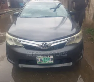 Toyota Camry XLE 4dr Sedan (2.5L 4cyl 6A) 2013 Gray
