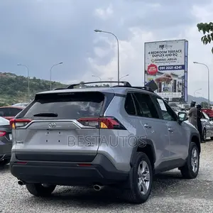 Toyota RAV4 XLE 2025 Green