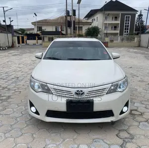 Toyota Camry SE 4dr Sedan (2.5L 4cyl 6A) 2013 White