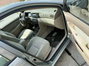 Toyota Corolla 2004 Gray