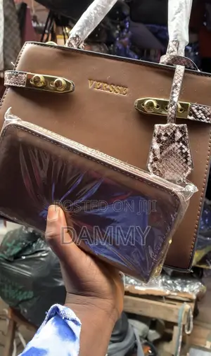 Versse Handbag Features a Brown Leather Exterior