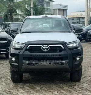 New Toyota Hilux 2025 Black