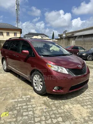 Toyota Sienna 2011 Red