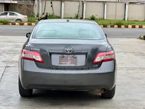 Toyota Camry LE 4dr Sedan (2.5L 4cyl 6AM) 2010 Gray