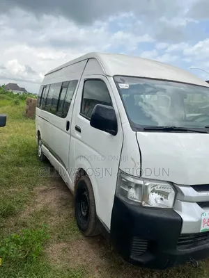Toyota HiAce 2003 White