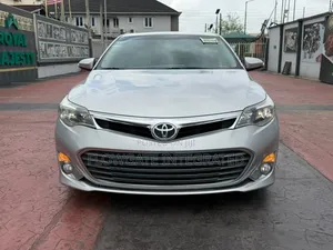 Toyota Avalon Limited Sedan FWD (3.5L 6cyl 6A) 2013 Silver