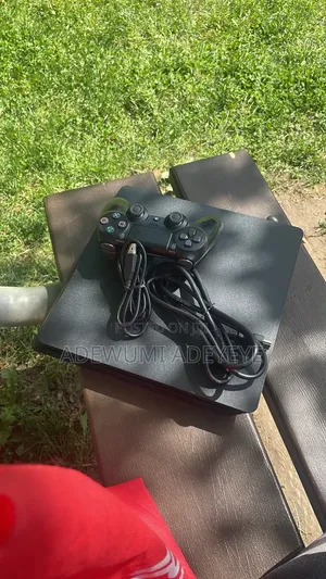 Playstation 4 Slim