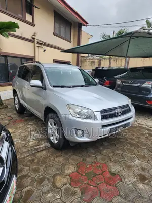 Toyota RAV4 2010 Silver