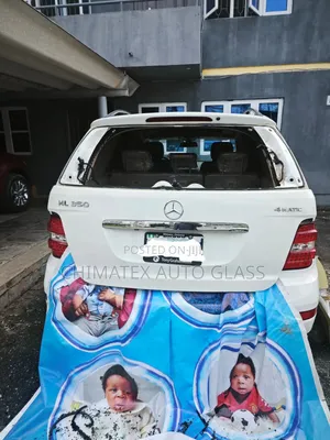 2010 Ml350 Back Windscreen Glass Available Installed at Chimatex