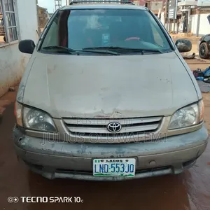Toyota Sienna 2001 Gold
