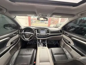 Toyota Highlander XLE 4dr SUV (3.5L 6cyl 6A) 2015 White