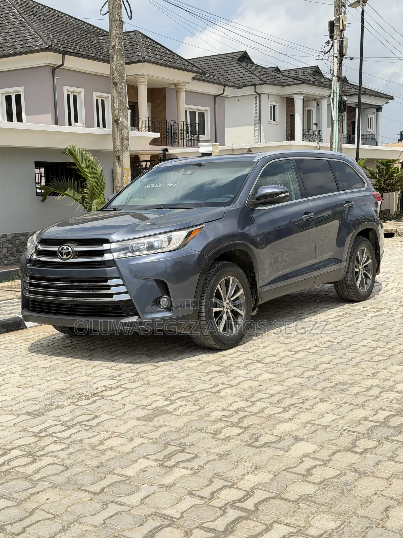Toyota Highlander XLE 2019 Blue