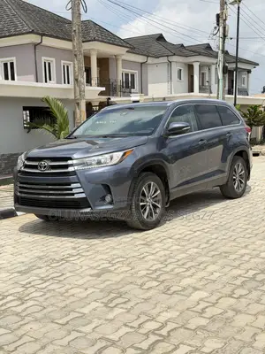Toyota Highlander XLE 2019 Blue