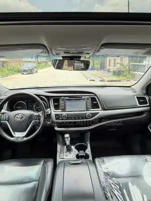 Toyota Highlander XLE 2019 Blue