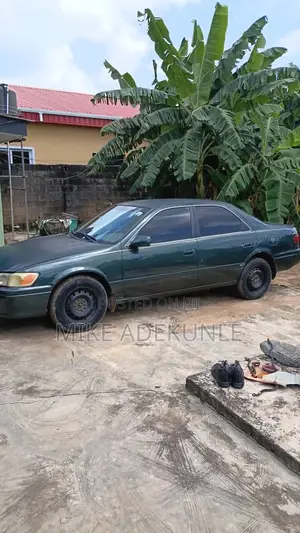 Toyota Camry LE 4dr Sedan (2.4L 4cyl 5M) 2002 Green