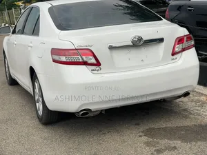 Toyota Camry XLE V6 4dr Sedan (3.5L 6cyl 6AM) 2010 White